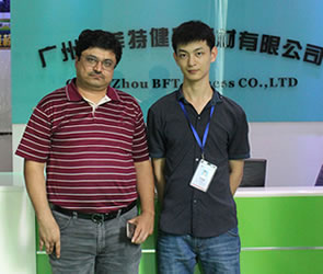 印度客户来中国广州粉色视频APP高清免费下载大全进口健身房器材
