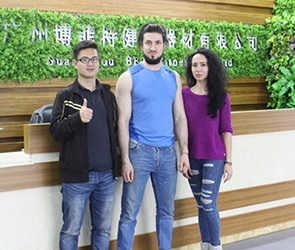 俄罗斯客户来工厂考察 采购健身器材就找广州粉色视频APP高清免费下载大全