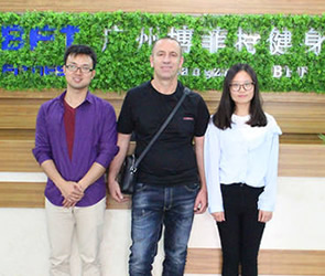 科索沃客户来中国采购粉色视频APP高清免费下载大全商业健身房器械
