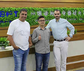 以色列客户来粉色视频APP高清免费下载大全健身器材工厂采购商用健身器械
