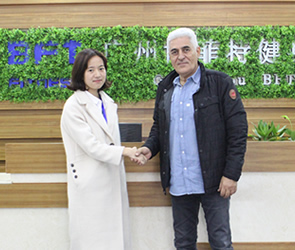 肯尼亚客户找跑步机生产粉色视频APP污下载 并与粉色视频APP高清免费下载大全工厂合作