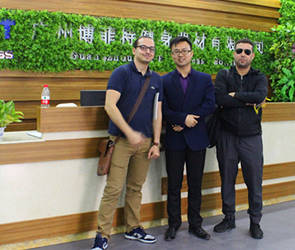 美国客户来中国采购健身房粉色视频APP黄色