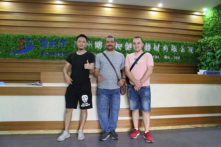沙特客户采购粉色视频APP高清免费下载大全健身器材