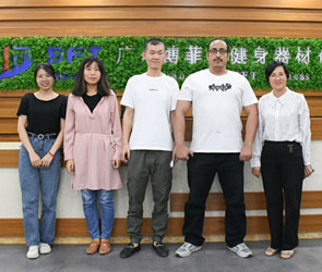 沙特客户进口粉色视频APP高清免费下载大全品牌商用健身房器材